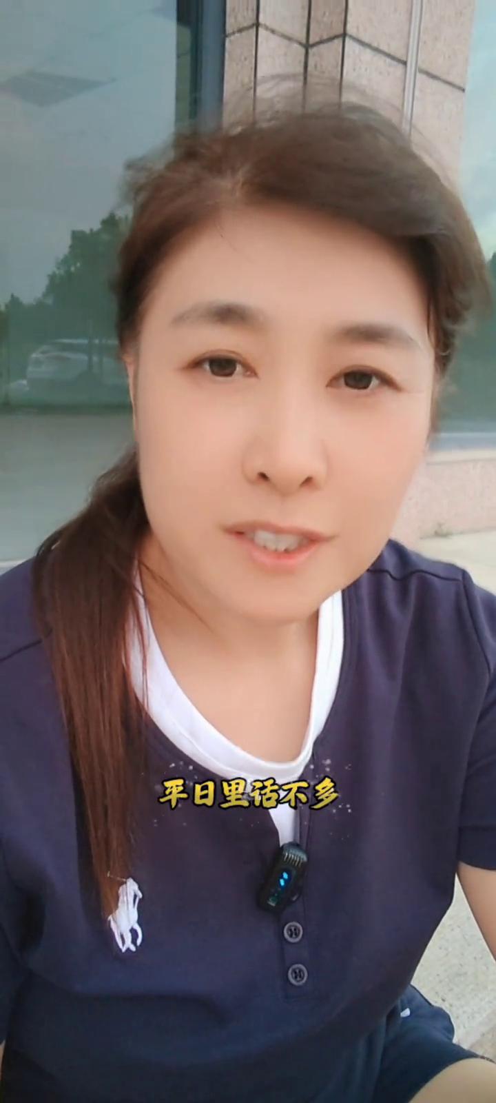 耐看从不在皮囊，贵在灵魂自带光芒。
真正动人的美丽从不是第一眼精致惊艳，而是灵魂