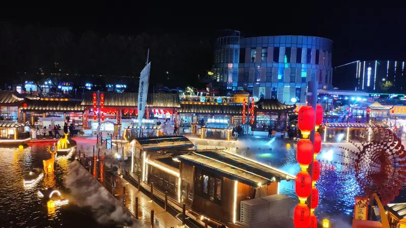 我认同“人品决定成败”。生活中，那些人品好的人就像自带吸铁石。他们诚实、守信、善