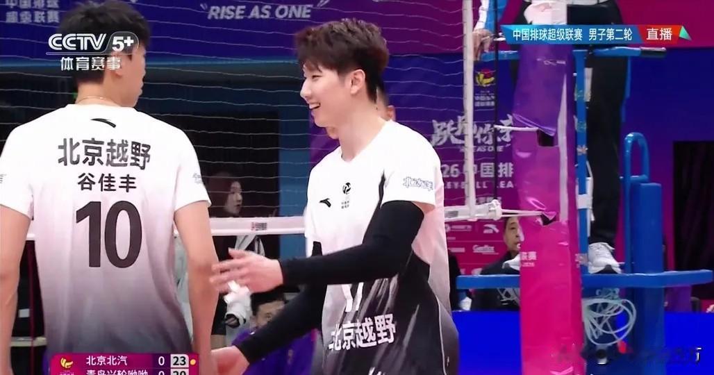 全国男排联赛第二轮，山东队以22-25、25-19、25-22、25-18逆转击