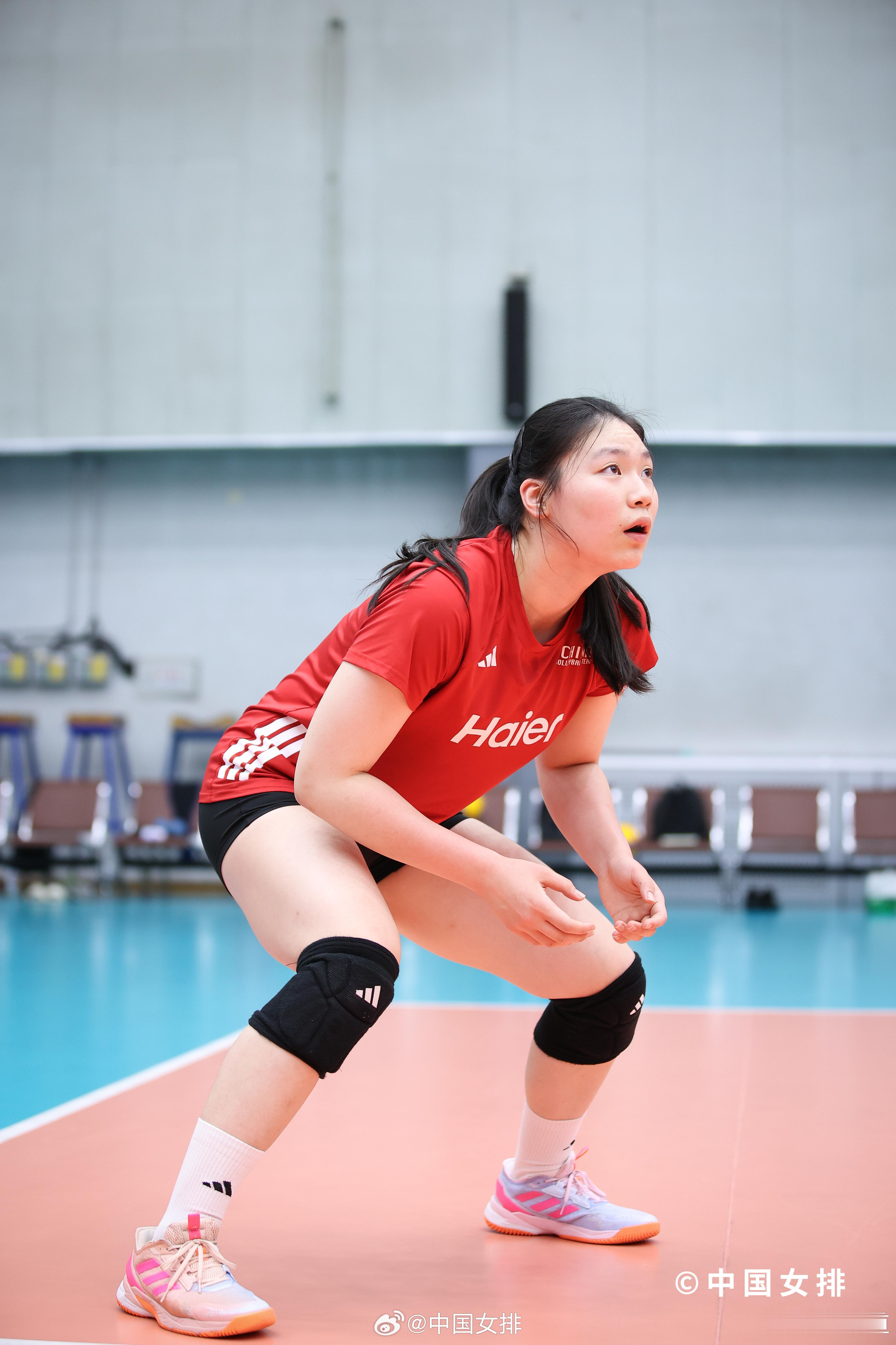 国际排坛动态中国女排排协发布了一组瓜女备战训练的照片 2026女排亚锦赛