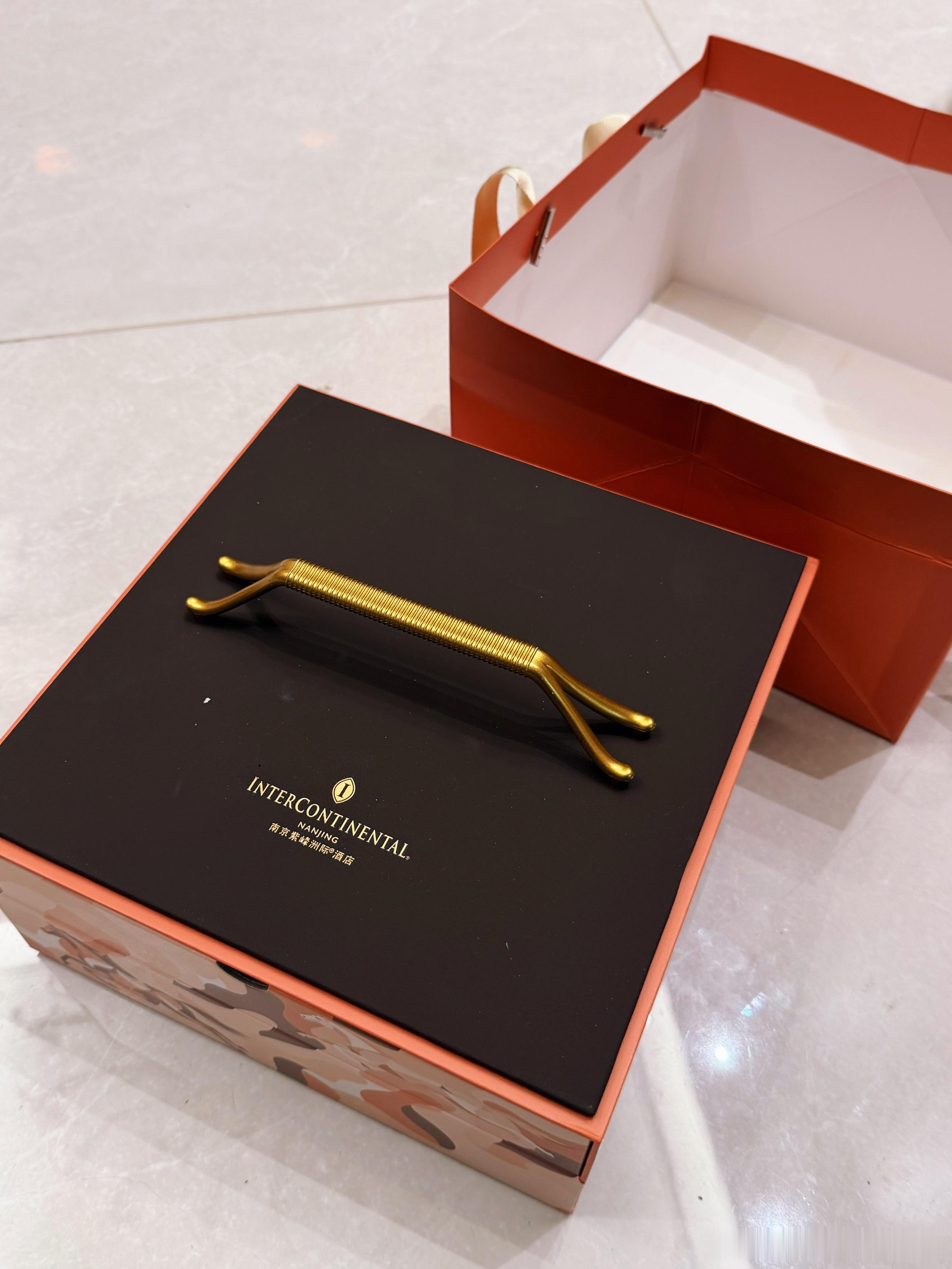 中秋快乐🎑🎑小梨来抽奖啦！洲际酒店送的中秋礼盒送给一个宝[求饶]关注➕点赞就