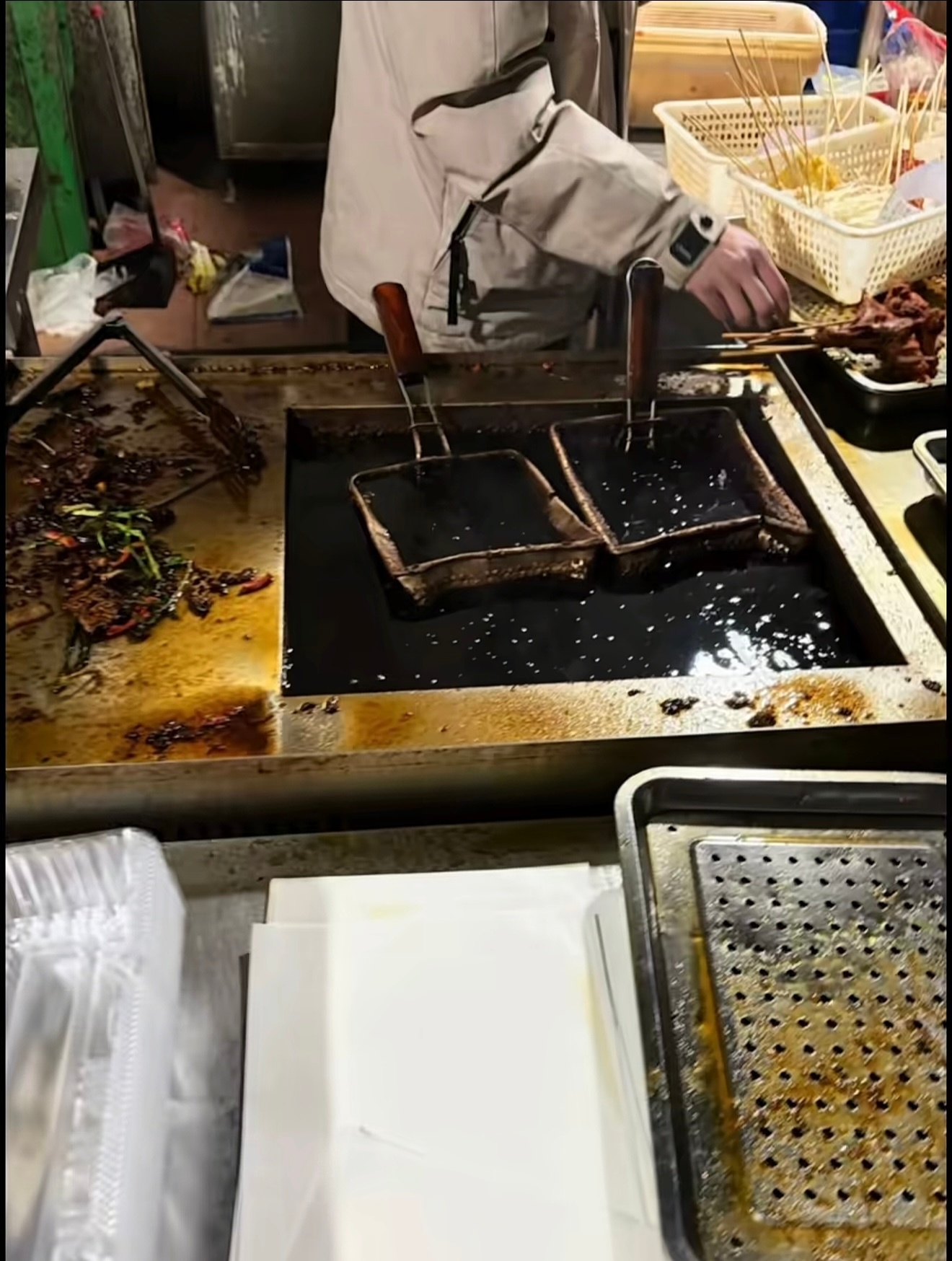 这几年我基本不点外卖，就因为亲眼见过那种幽灵外卖的后厨👻脏得我好几天都没胃口…