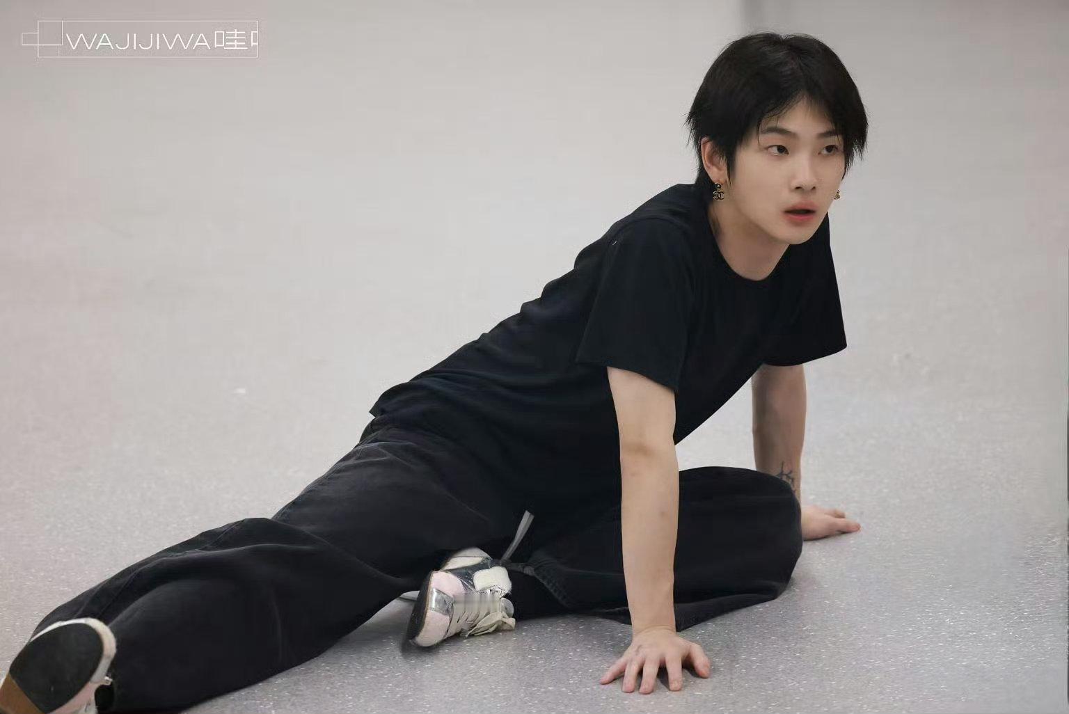 周震南倒数进行时周震南南京演唱会倒数进行时 周震南南京演唱会倒数进行时，期待与周