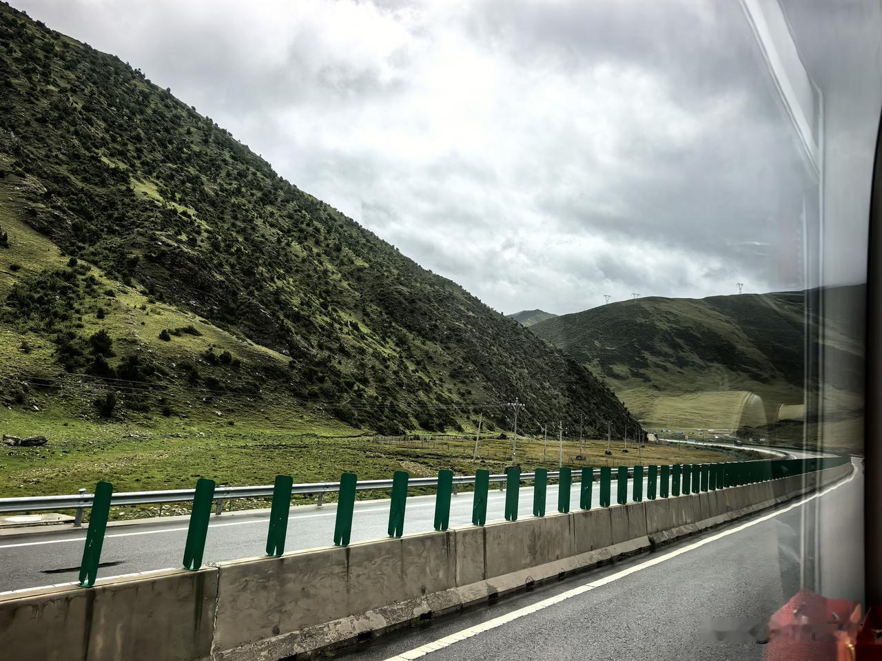 跨过4700米的米拉山口