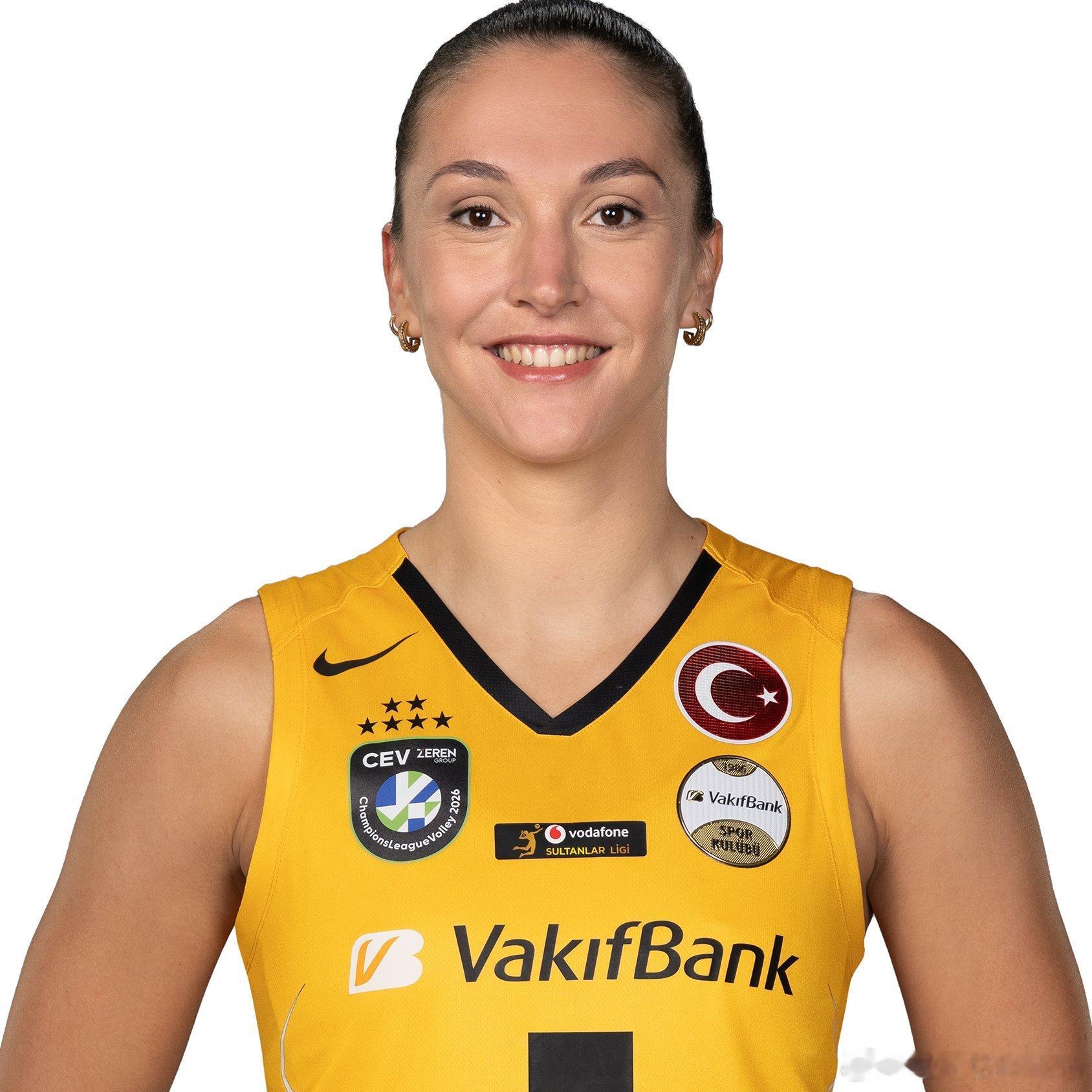 🎙️您能比较一下意甲联赛和土超联赛吗？⚡️ 海伦娜.卡绍特：我觉得意甲联赛今年