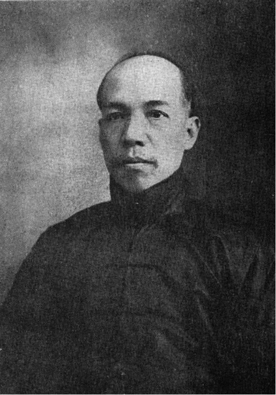 [微风]1926年，梁启超出现尿血的症状。他去看西医，西医说要做手术。他去看中医