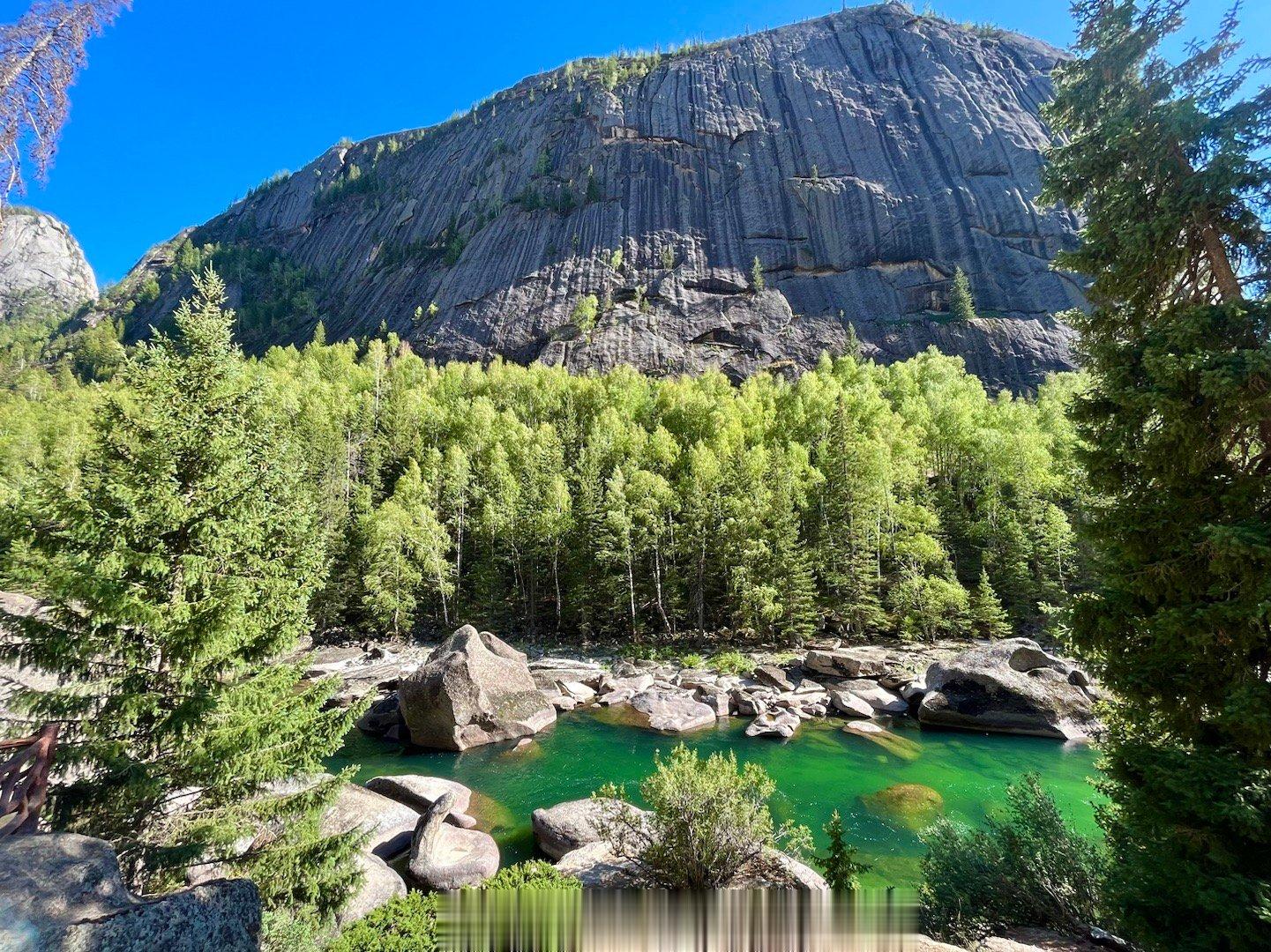 【可可托海地质公园瀑布沟#一起玩地球##好山好水可可托海# 】钟山峡谷瀑布沟是一