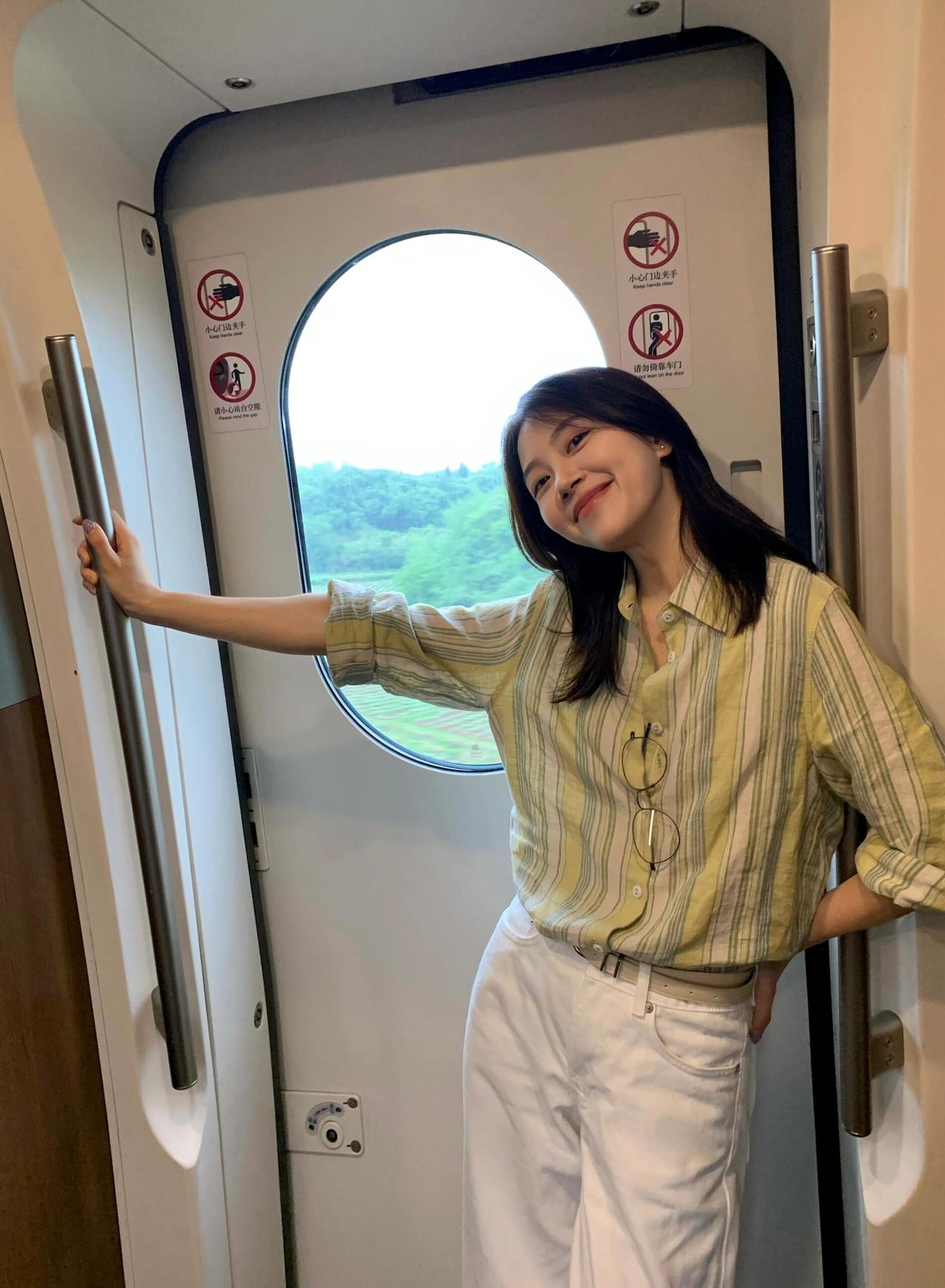 早上起来赶高铁很辛苦呢，一天的生活就此开启。