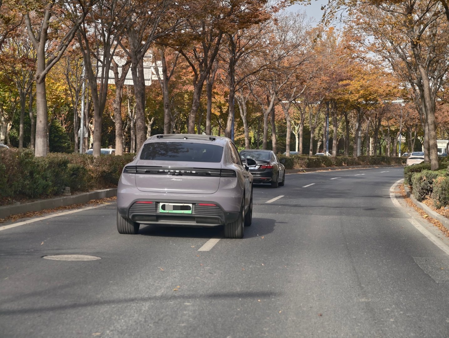 在安亭见到一台地平线HSD的测试车，平台用的是Macan EV。HSD的辅助驾驶