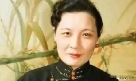 宋美龄106岁去世，2005年贴身厨子回家后不久自尽，事后妻子透露出缘由。
 参