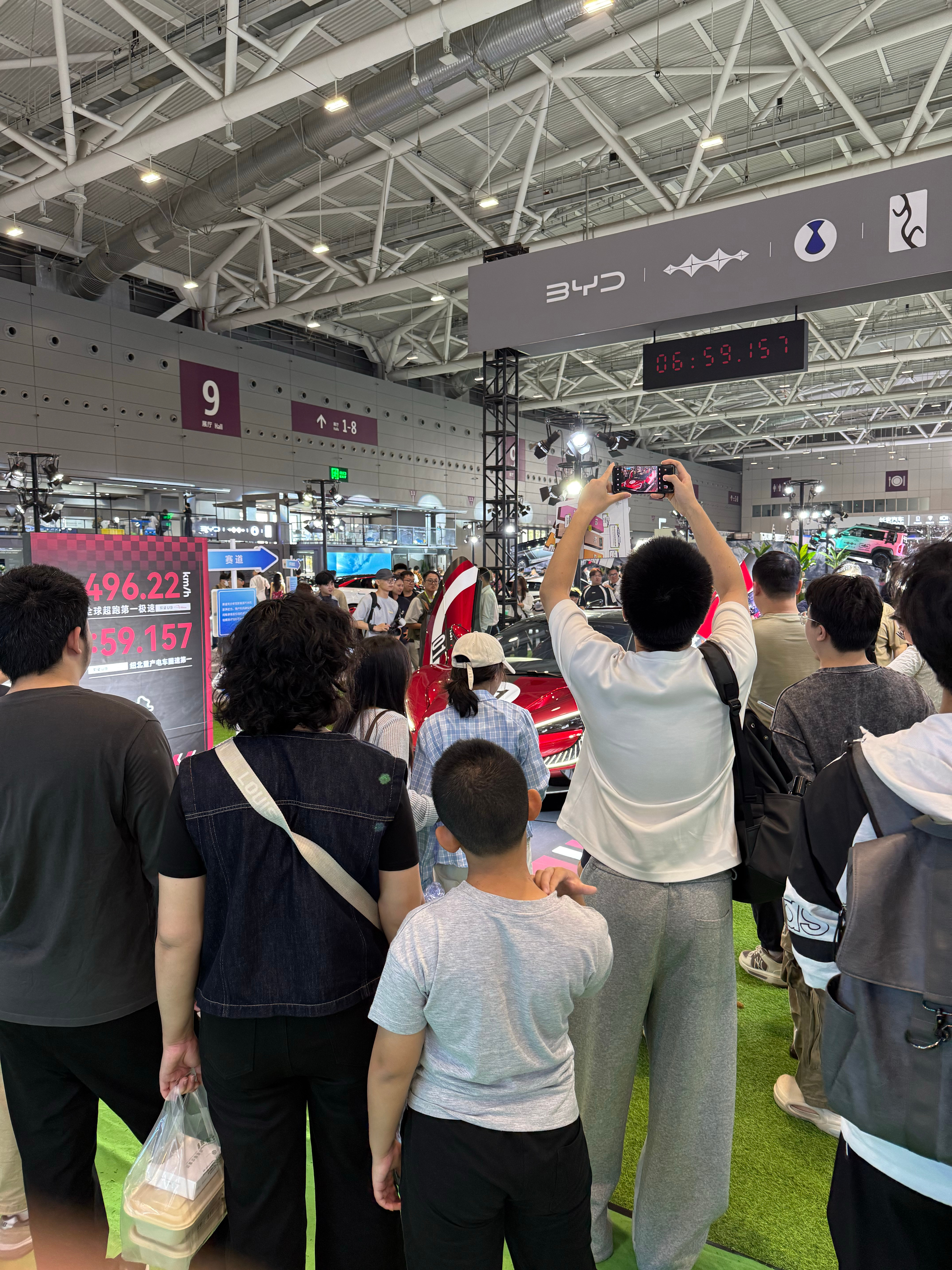 我说你们都在围着干啥呢，原来都在拍这台仰望u9 