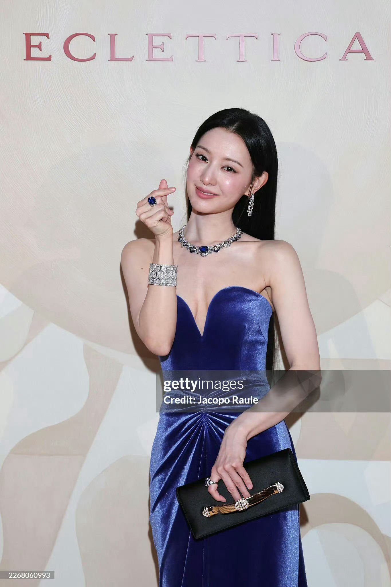 刘亦菲金智媛生图两位都是行走的荷尔蒙，太美了