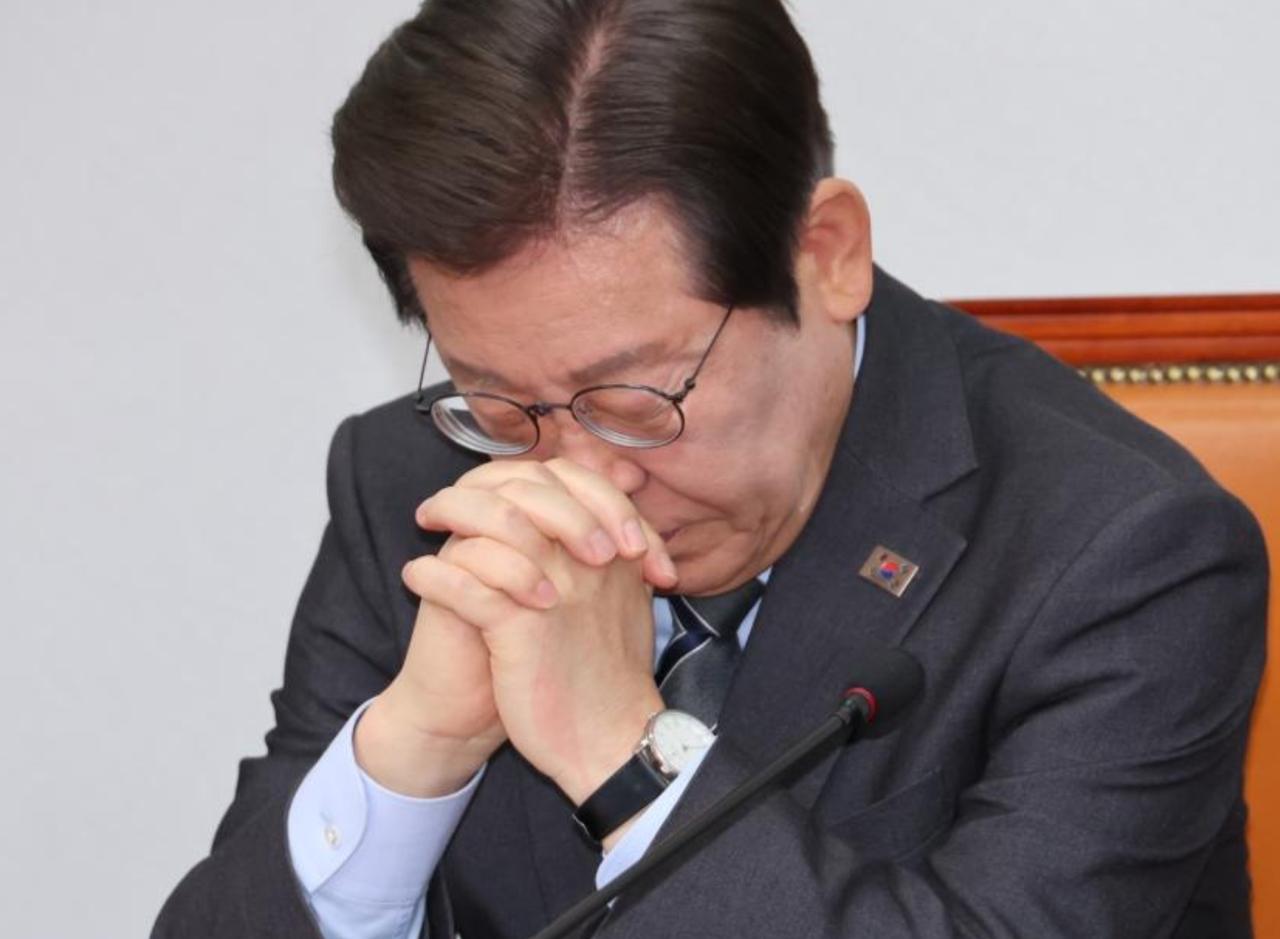 韩国正在悄悄调整自己的国家航向。

韩国总统李在明最近干了两件大事：一是动了国防