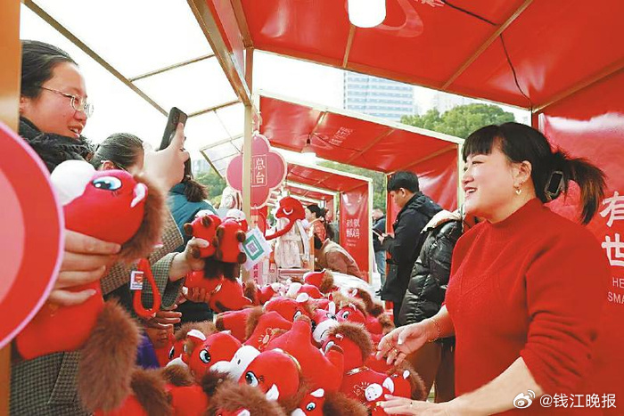 #在世界超市唱响丝路欢歌#【在“世界超市”唱响“丝路欢歌”】#世界超市装进春晚舞