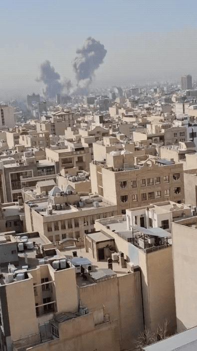 德黑兰爆炸视频曝光：四周烟尘弥漫，天空升起蘑菇云，有人已抵达边境口岸随时准备撤离