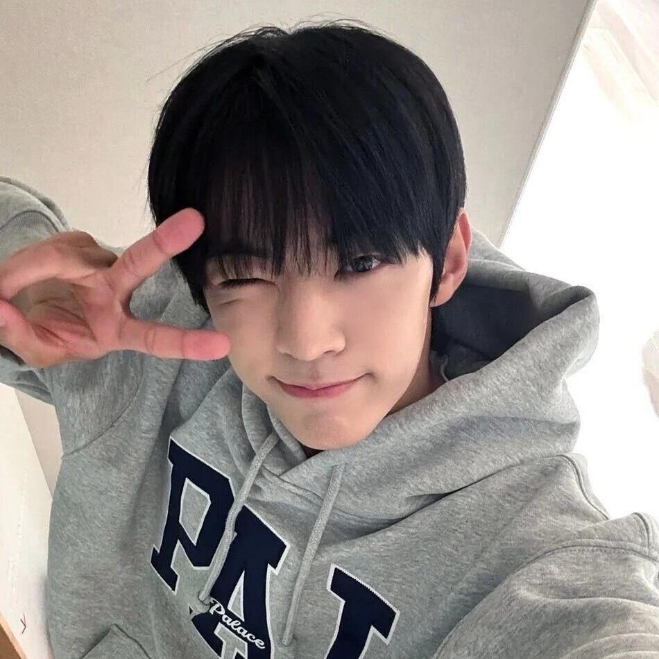 𝚂𝚑𝚊𝚛𝚎-｜氛围感男生头像 金道勋DOHOON 