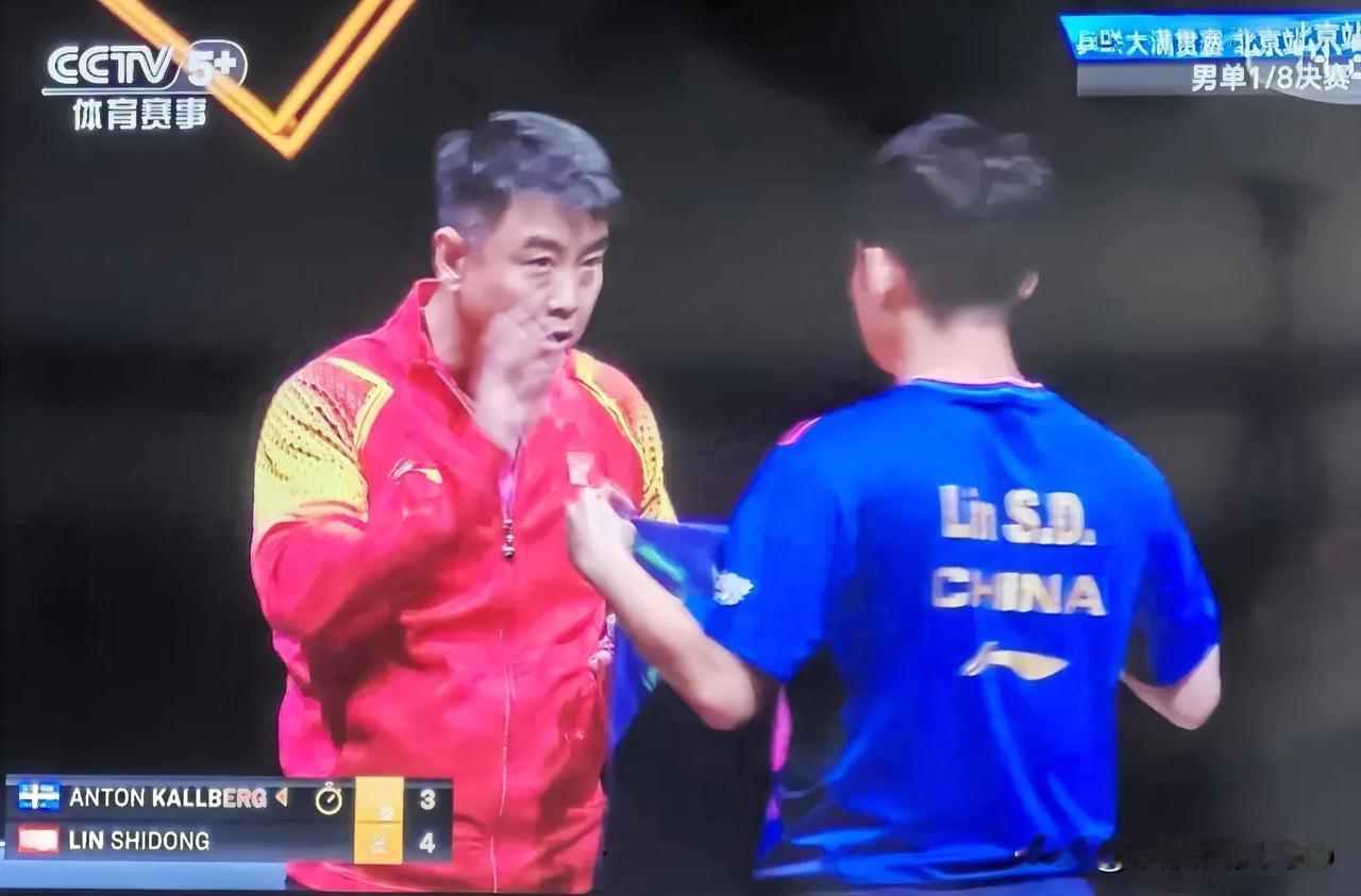 林诗栋3：2战胜卡尔伯格后王皓对林诗栋说：
“打得不错。像他这种打法，你一不能发