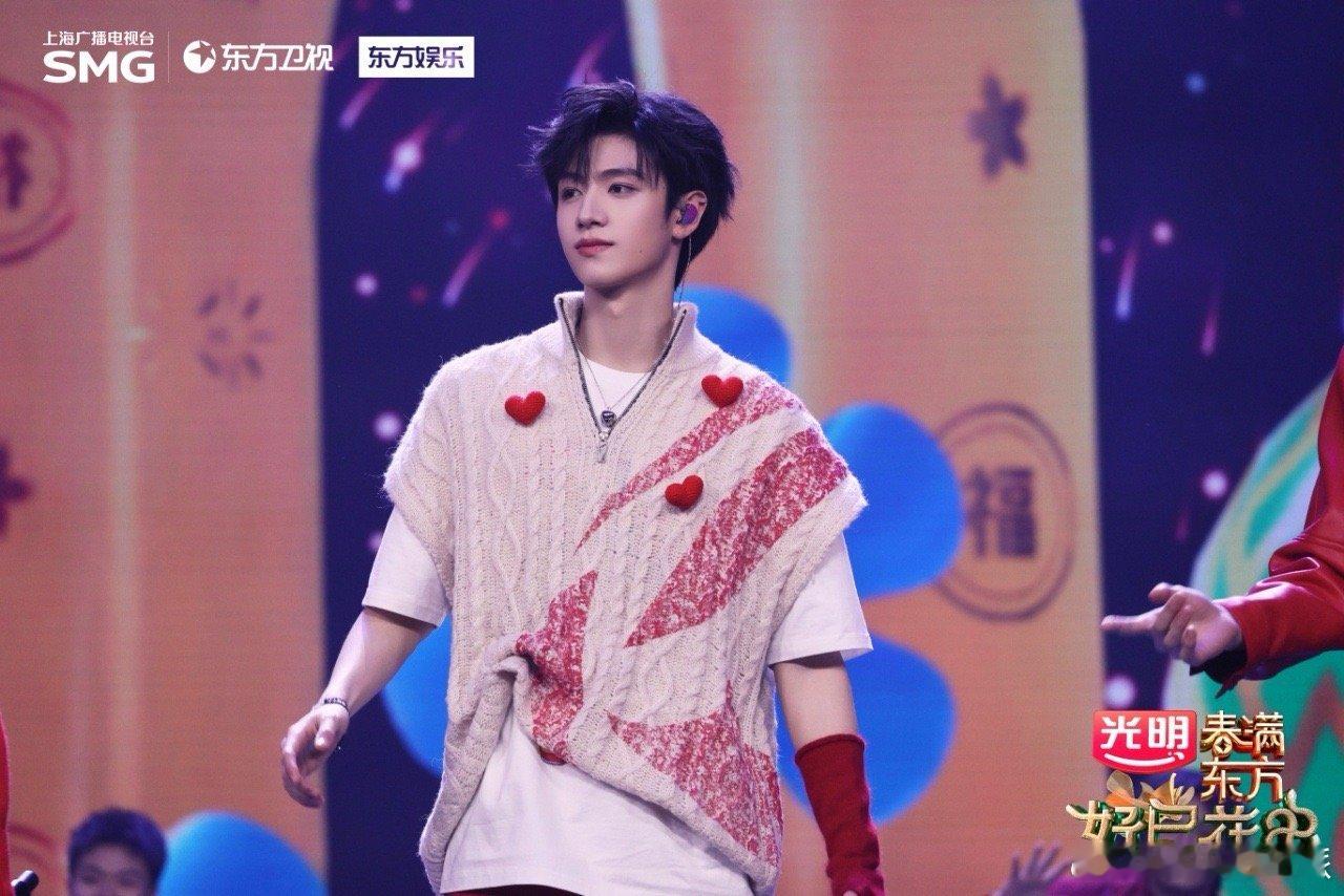 登陆少年组合东方卫视春晚开场  登陆少年开往春天的地铁  新年限定“地铁偶遇”！