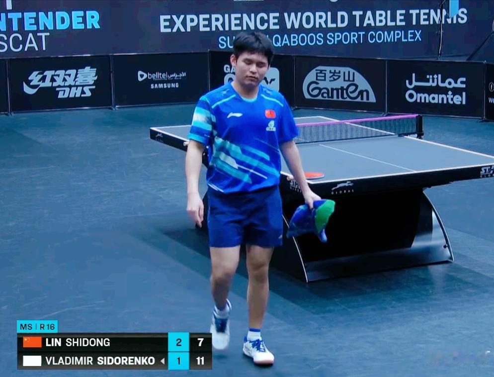 恭喜林诗栋，3:2拿下了比赛。
这场比赛，
小石头快被气疯了，
连续两次判罚遮挡