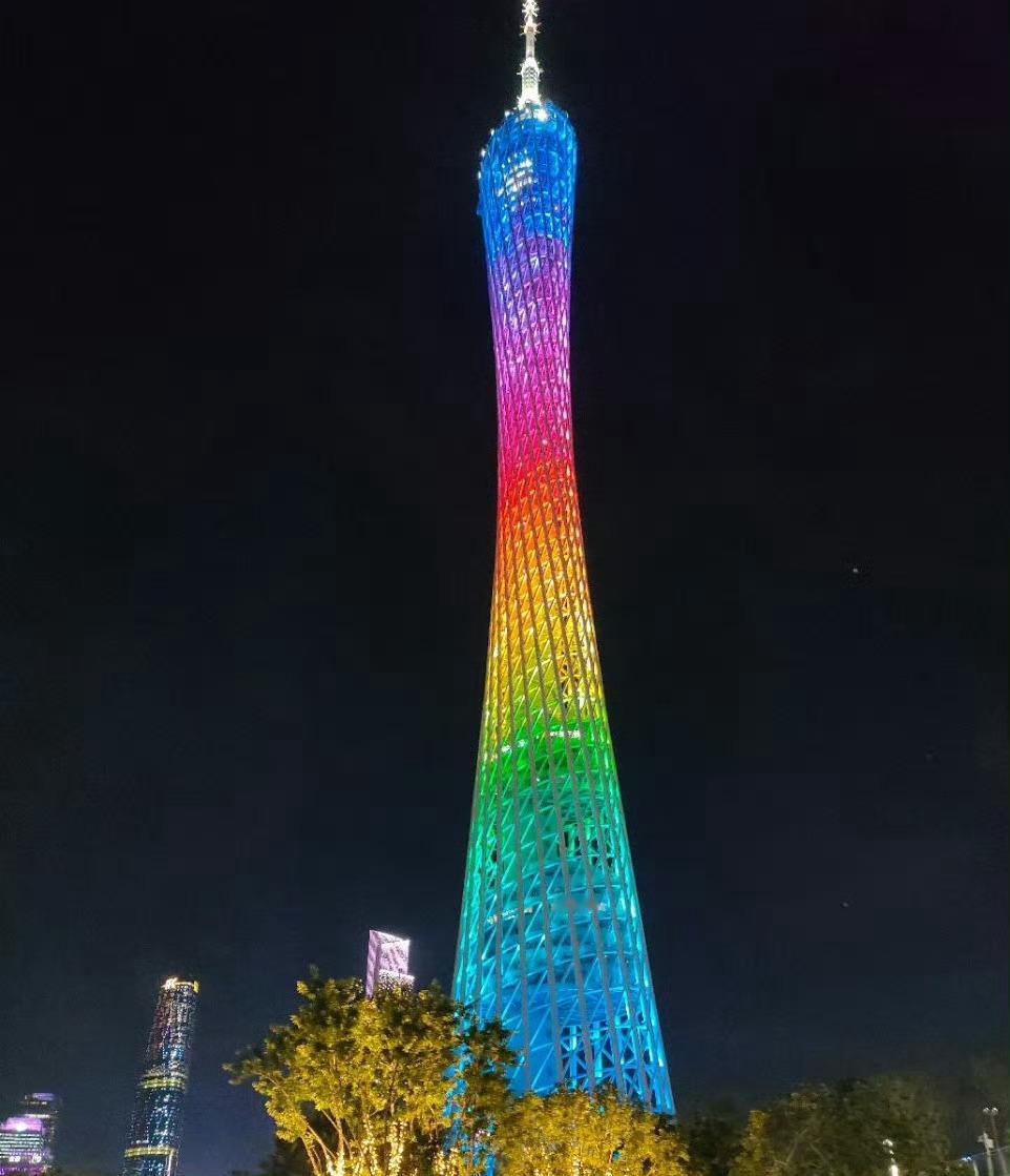 晚安好梦，不必生来耀眼，但要日日欢喜，遵从自己的步调，便是最好的模样。 