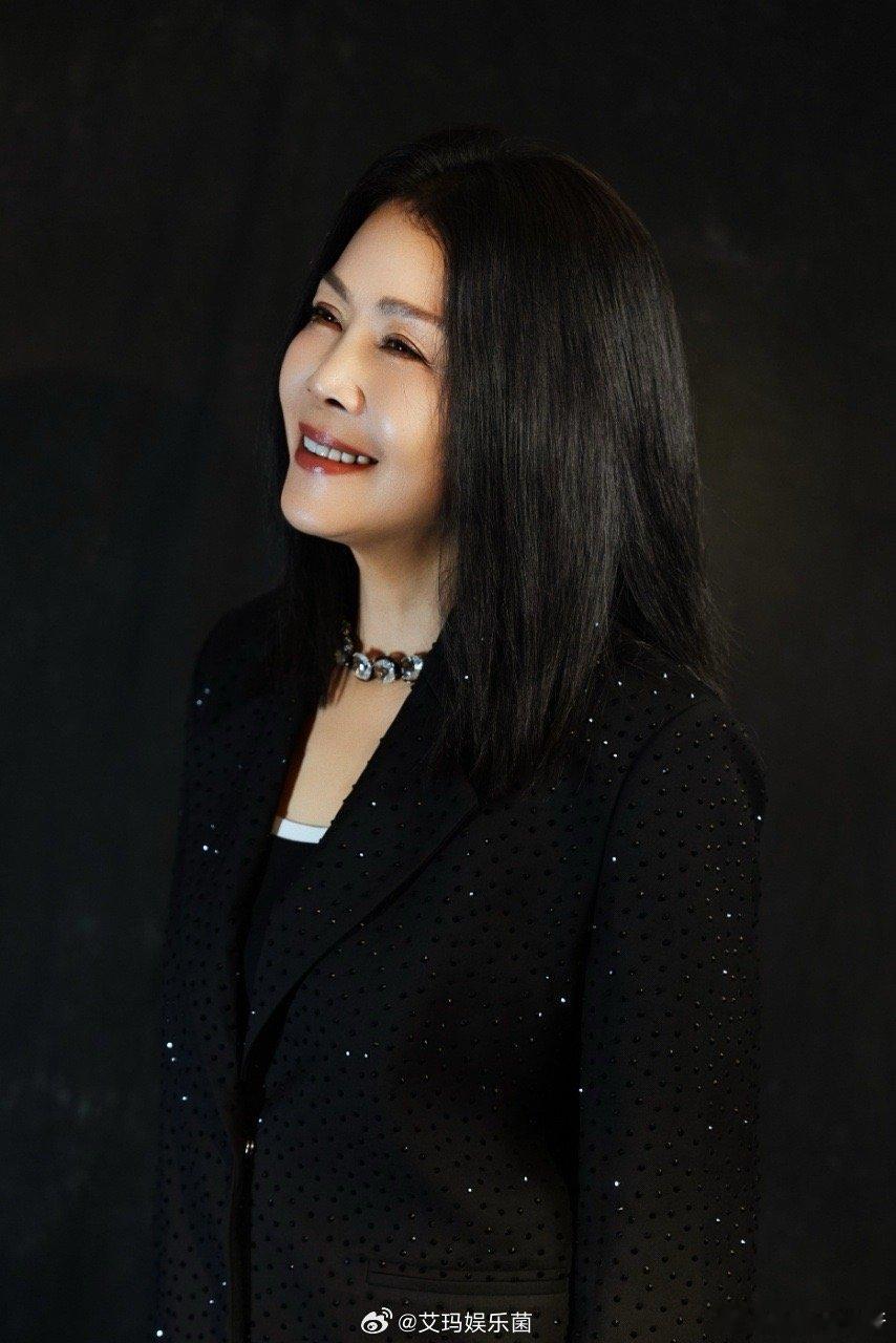田震把音乐节变成大师课 田震太懂观众想要什么了！音乐节上不炫技只走心，清唱《靠近