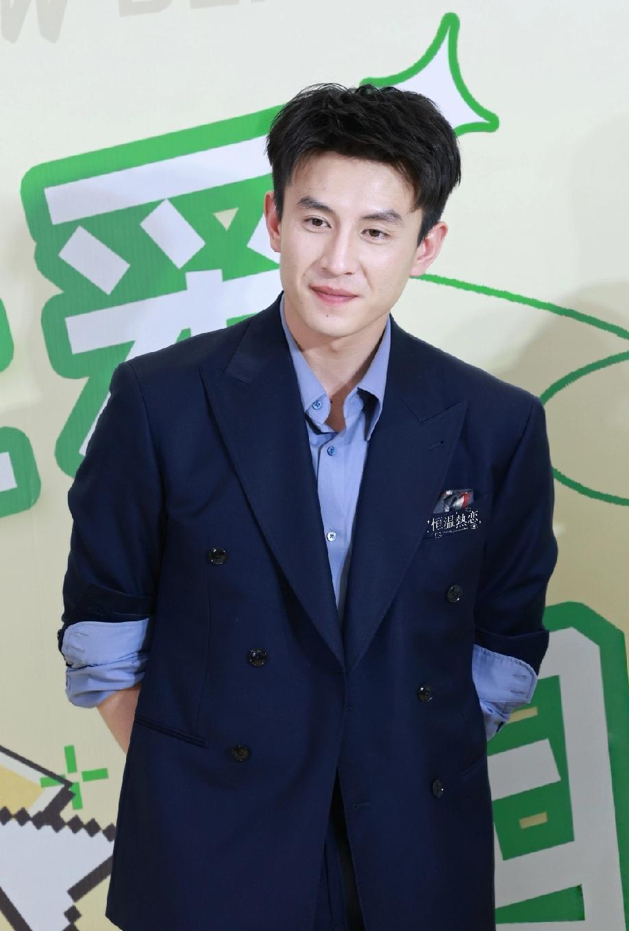 哇，刘萧旭今日参加深圳线下活动，简直帅出新高度了呀！
     小孩叔本人低调亲