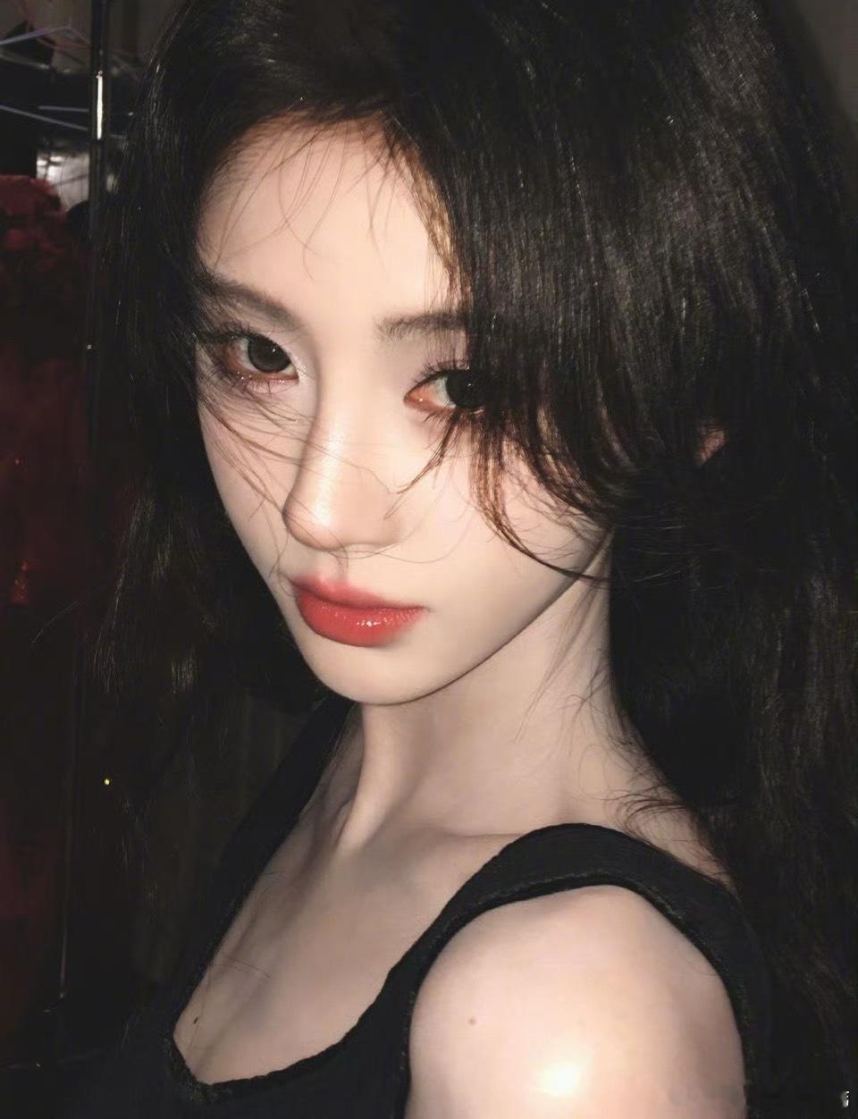 鞠婧祎 jjy鞠婧祎苏绿夏 夏天有晚来迟暮的霞光  正如晚来的你皆是笑意，去吹吹