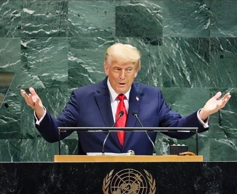 特朗普有些尴尬，他原本打算绕开联合国，自己成立一个国际组织，为此他邀请60国加入