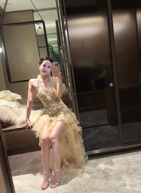 一不小心买了条巨闪的裙子