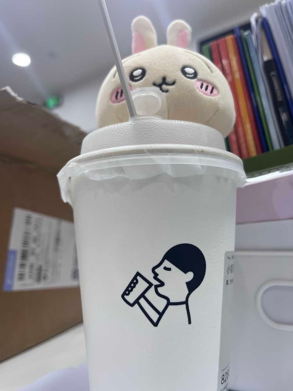 兔子登基喝奶茶 