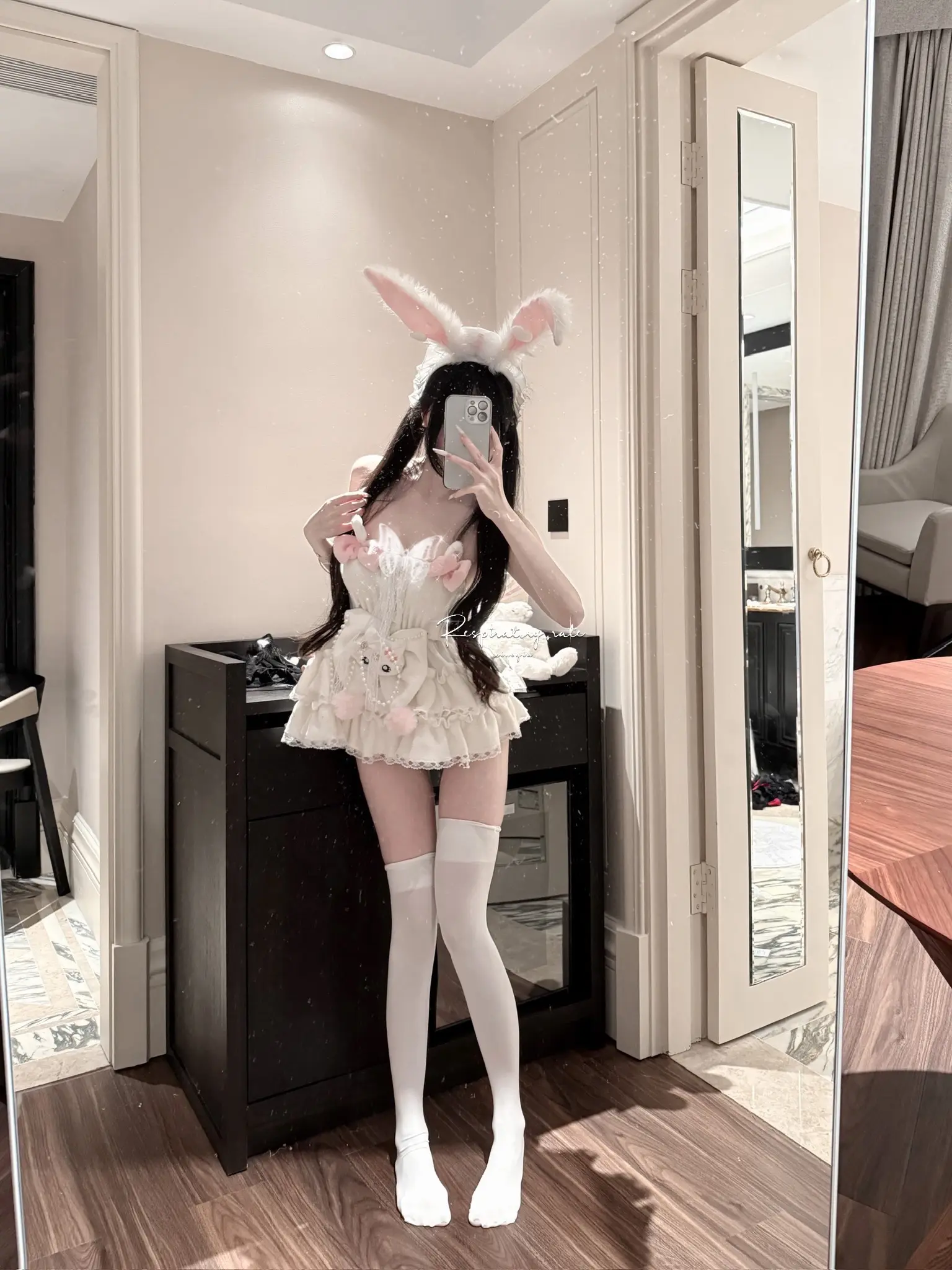 所谓的爱 都是谎言和欺骗构成的