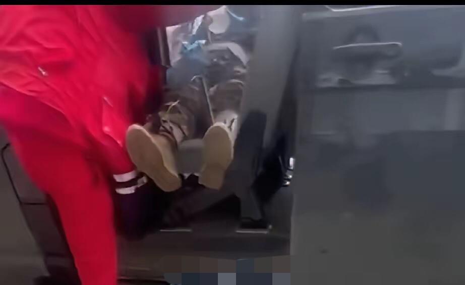 乌克兰强行征兵引发血案！利沃夫征兵办官员当街遭割喉身亡！4月2日，乌克兰西部重镇