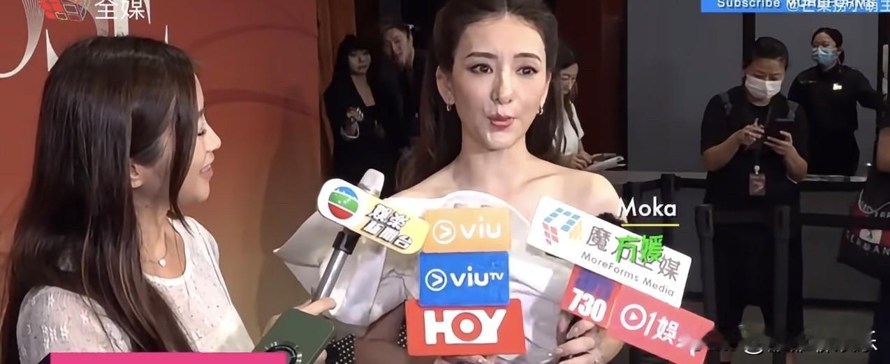 方媛说：

“目前两个女儿已经开学，三宝已经学会叫爸爸妈妈了，也开始长牙了，我老