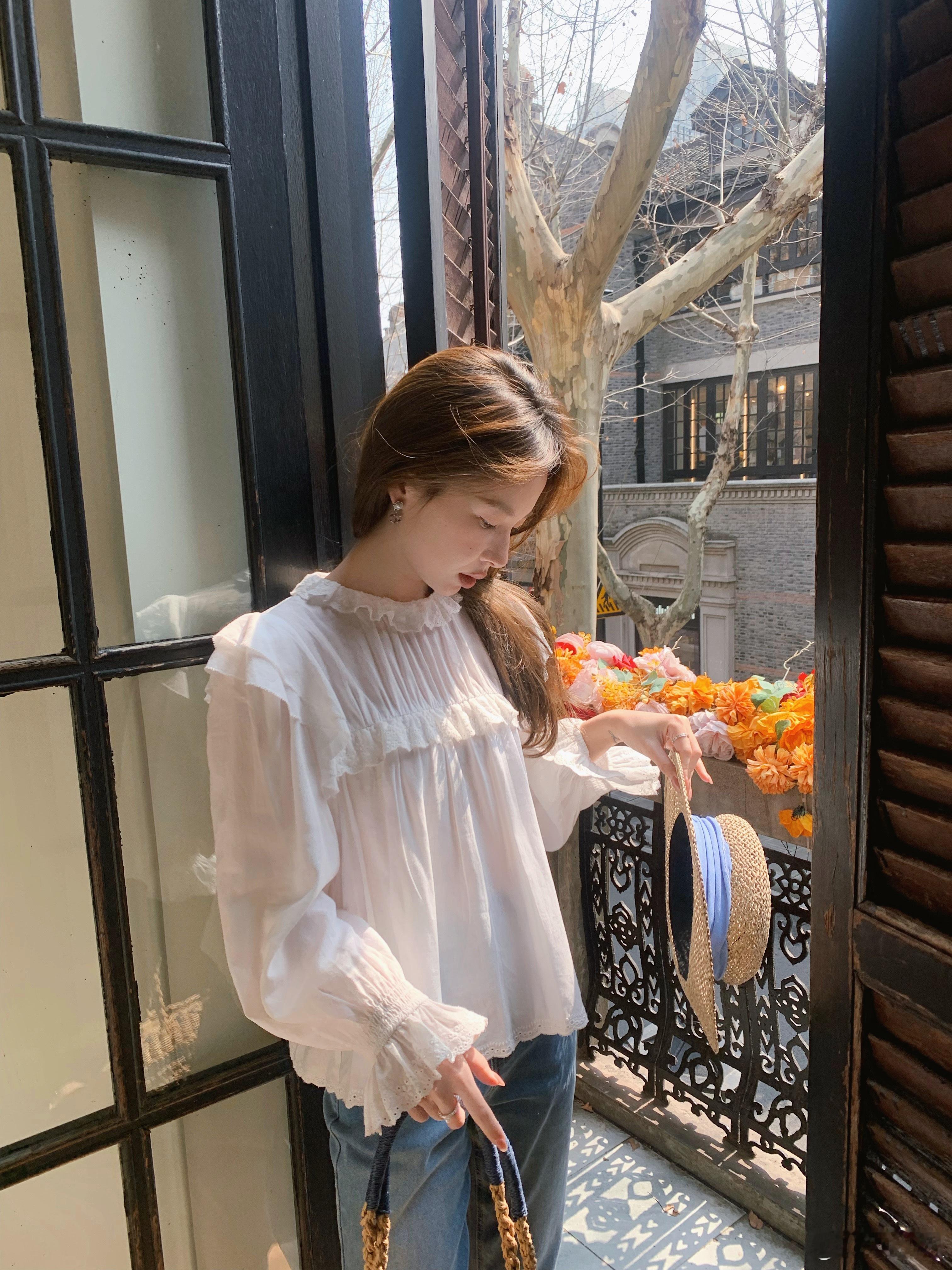 今天温度很高～终于终于要春天啦👒～阳光跟法式穿搭好配哦穿上立刻去citywal