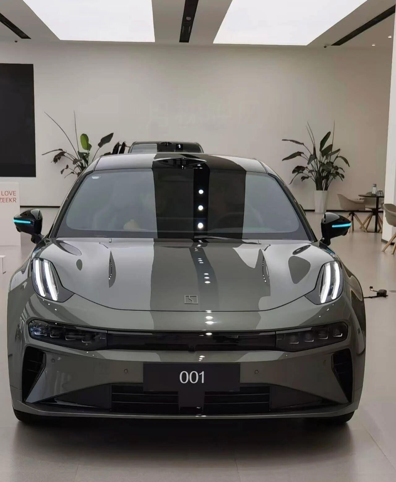 极氪001焕新款真实试驾｜油车转粉真实感受
 
油车党试驾完BBA和电车，直接被