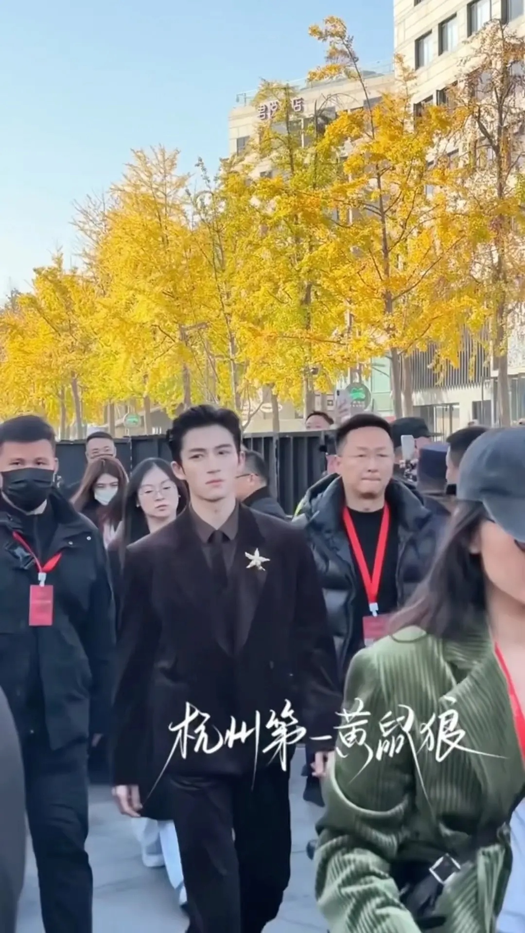 王星越今日杭州线下活动，帅的好过分 
