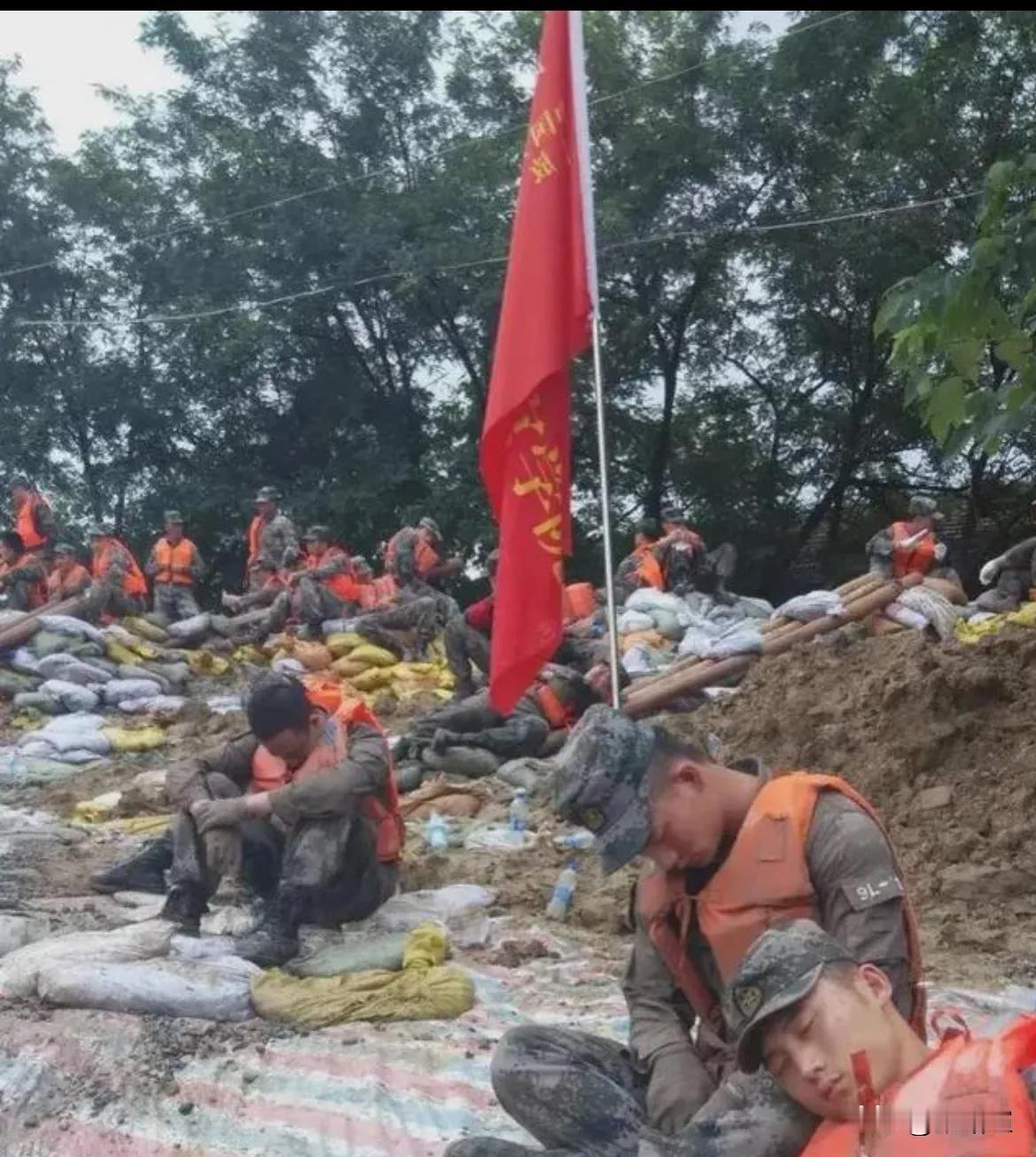 生命里有了当兵的历史，一辈子都不会懊悔。那段滚烫辉煌的经历，每每想起，心中满是滚