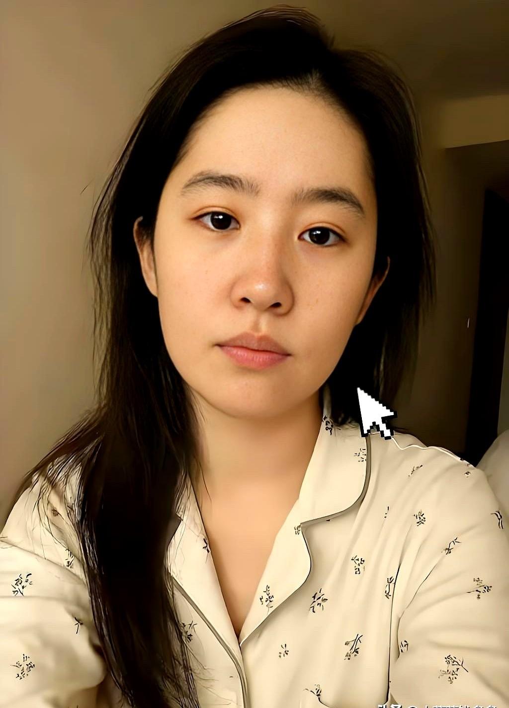 杭州的打工女孩小李昨晚在社交媒体发帖求助，说自己和男生认识才15天，对方得知她攒