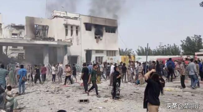 终于见血了！美国人做梦都想不到，这回不是死在敌人手里，而是栽在了“自己人”坑里。