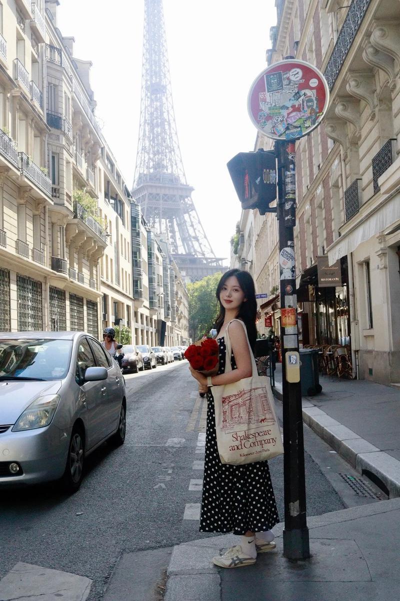 在这个充满压力、追求完美的时代，许多人习惯了用各种方式掩饰自己，追求“完美无瑕”