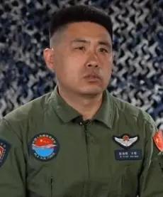 殷海权，代号“Ocean”（大海），1996年参军入伍，南部战区空军航空兵某旅特
