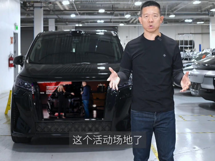 贾总“这一手”吧，正着讲就是：“这特么就是直接贴了一个图层在最上面，什么抠像遮罩
