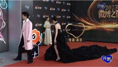 #可把王星越忙坏了#哈哈哈哈哈哈为什么王星越真的乖，手忙脚错的太可爱了[酷][酷