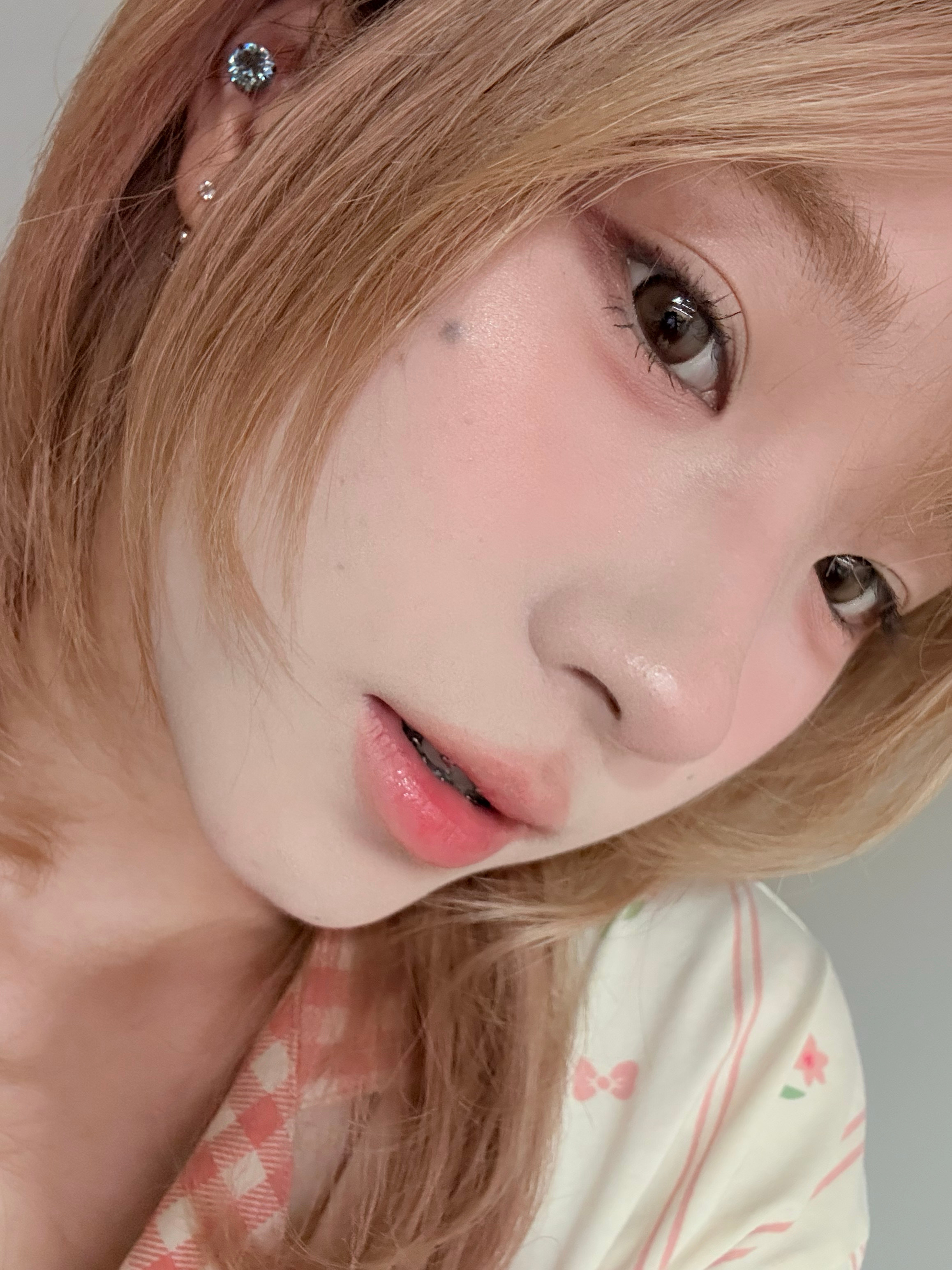 今天拍了这个妆教啊啊啊啊啊啊啊但是不知道这个视频啥时候才能出生 