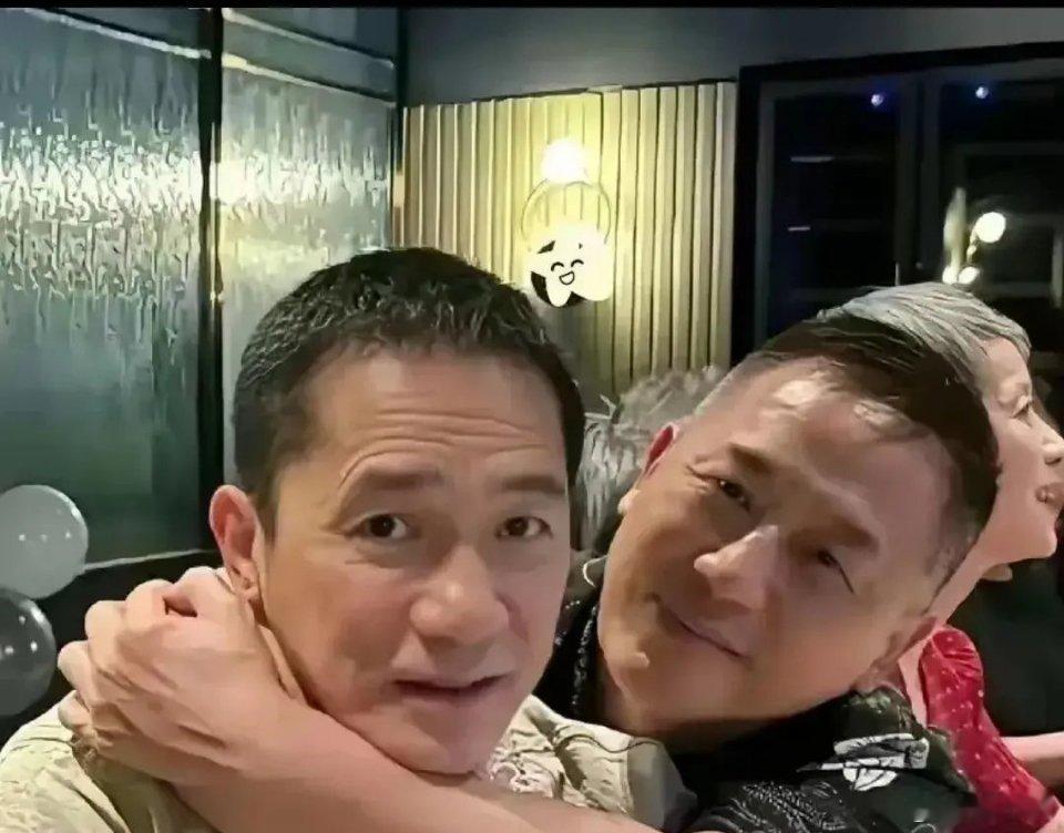 看得出来梁朝伟的性格真好，能忍耐。不管心里多么不愿意，也不作声 ​​​你觉得呢？