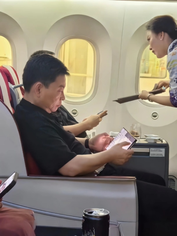 华为三折叠手机？[挖鼻]只等纯血鸿蒙系统了 ​​​
