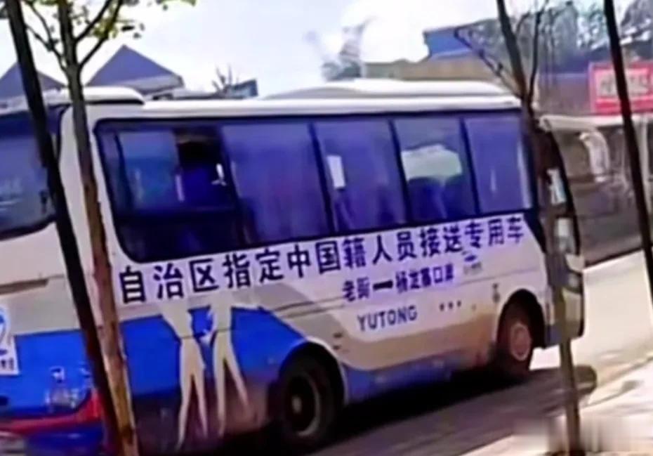 终于知道害怕了，缅甸果敢大街到处把中国人送回国门。
以前是看到中国籍人就是行走的