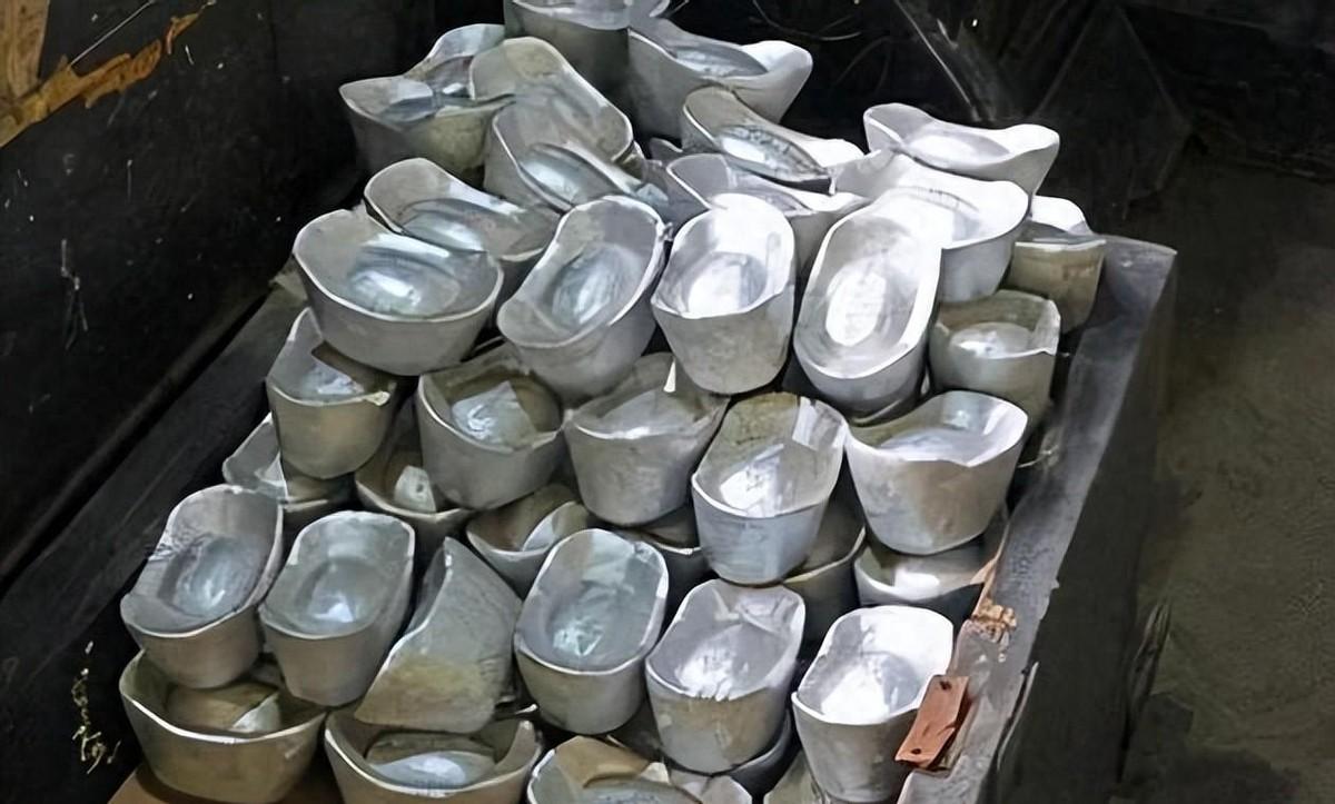 你知道古代流通的银子真实模样吗？其实外表又黑又有牙印，掉在地上常常没人捡
170