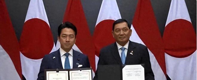 前脚日本防卫大臣小泉进次郎到访印尼雅加达，与印尼国防部长夏弗里·沙姆斯丁正式签署
