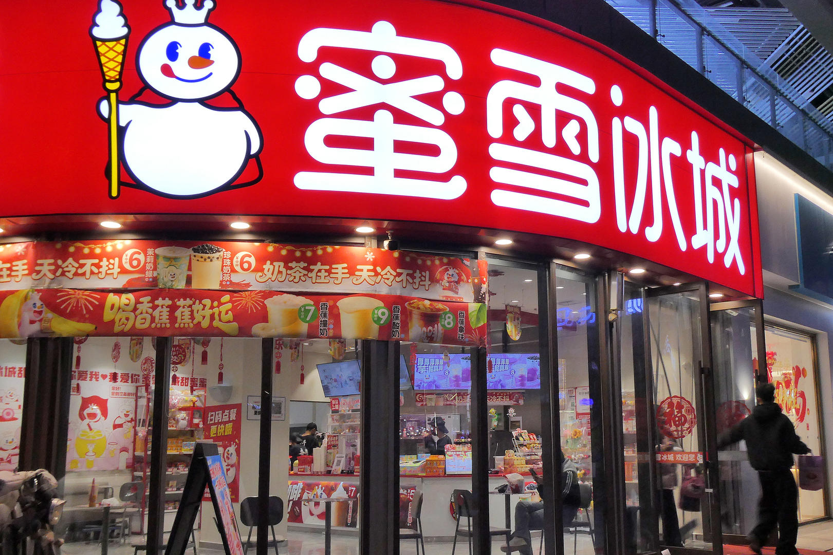 #蜜雪冰城或卖现磨咖啡#【“雪王”要上现磨咖啡？有加盟商称门店已进货咖啡机，3.